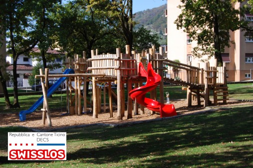 Kinderspielplatz. Parc de jeux pour enfants. Parco giochi per bambini.